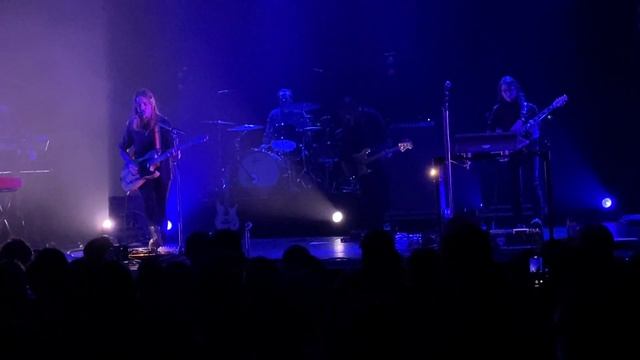Julien Baker "Shadowboxing" Live at The Wiltern Theater, Los Angeles, CA 11/4/2021 (3/18) смотреть онлайн