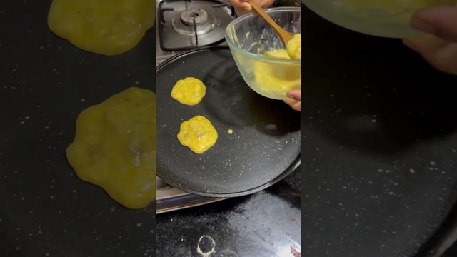 7 months plus baby recipe 🍳🍌⁉️Banana egg pancake recipe #shorts #yazhini #2ingredientsrecipe смотреть онлайн