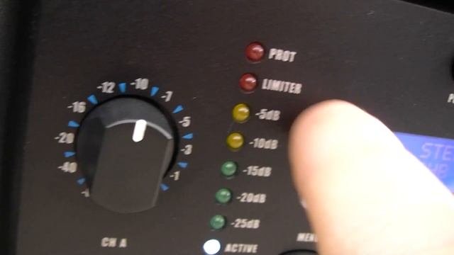 American Audio VX Series - Quick look at the 1500Watt version. смотреть онлайн