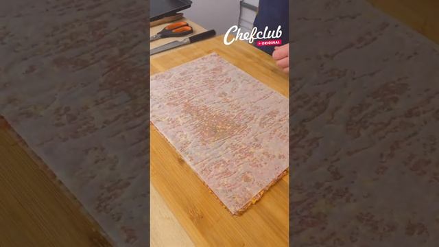 Whopping Burger Pie 🍔😋 This recipe is unbugerlievably good #SHORTS #FOOD смотреть онлайн