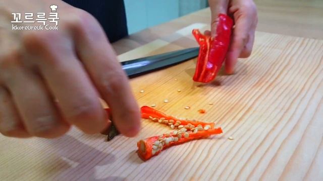새콤달콤한 미역 단감 초무침 만들기 입맛 찾아주는 밑반찬 요리 레시피🏅 смотреть онлайн