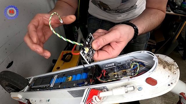 XIAOMI M365 COMMENT FAIRE UN RESET DU BMS DE LA BATERIE DE MA TROTTINETTE ELECTRIQUE смотреть онлайн
