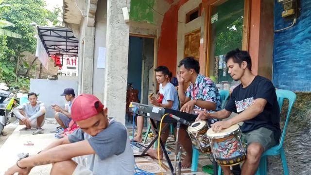 Sedingin Salju (Evie Tamala) Voc - Vindi Vinuk Wati. -Kenceng Music смотреть онлайн