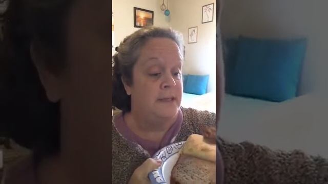“Special K’s” Starbucks reviews: Cinnamon roll Frappuccino, turkey cranberry panini and banana brea смотреть онлайн