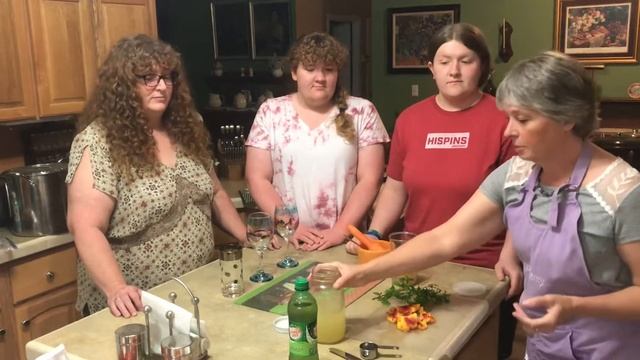 Mixing Drinks With Aunt Sissy — The Peachy Mint (non alcoholic) смотреть онлайн