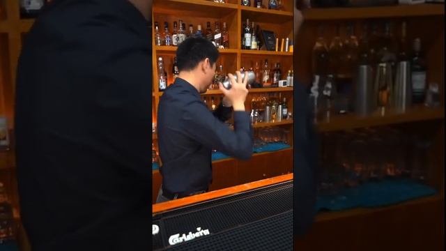 #Cocktail #Short Удивительное коктейльное шоу | Как приготовить коктейль | Лучший коктейль 2021 год смотреть онлайн