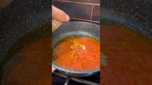 Рецепт идеальной закуски к вину: креветки в томатно-чесночном соусе🦐 #ХочуУметьГотовить смотреть онлайн