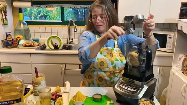 “HUMMUS” смотреть онлайн