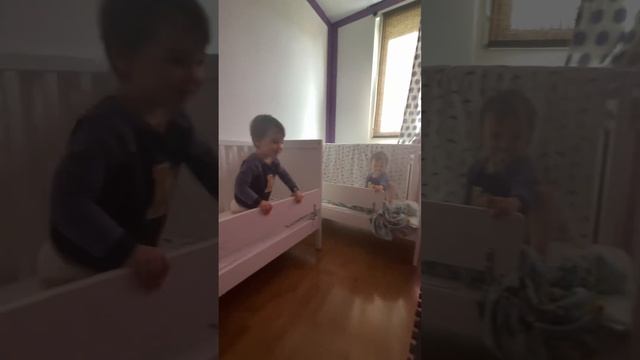 Дневной сон Четверняшек🤣 #shorts #quadrolife #quadruplets #четверняшки #близнецы смотреть онлайн