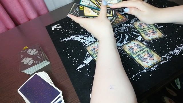 ЧТО У НЕГО НА ДУШЕ ПО ОТНОШЕНИЮ К ВАМ? ЧТО СКРЫТО ОТ ВАС? ЧТО ХОЧЕТ СКАЗАТЬ? РАСКЛАД НА ТАРО смотреть онлайн