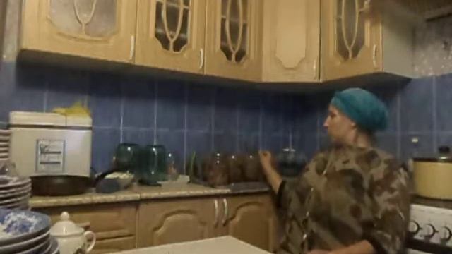 Мясо на косточки в собственном соку//Деревенская жизнь рукодельницы. смотреть онлайн