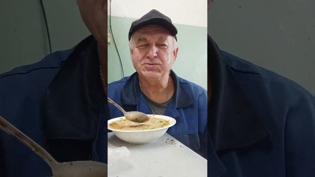 На обед щи со сметаной и салом. смотреть онлайн