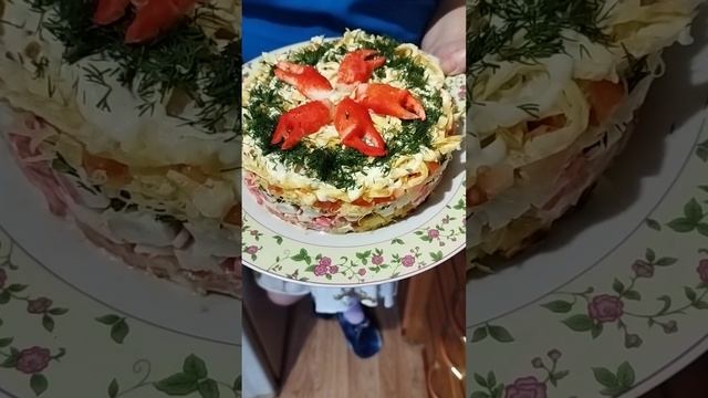 Слоеный крабовый салат - это вкуснотища)! смотреть онлайн