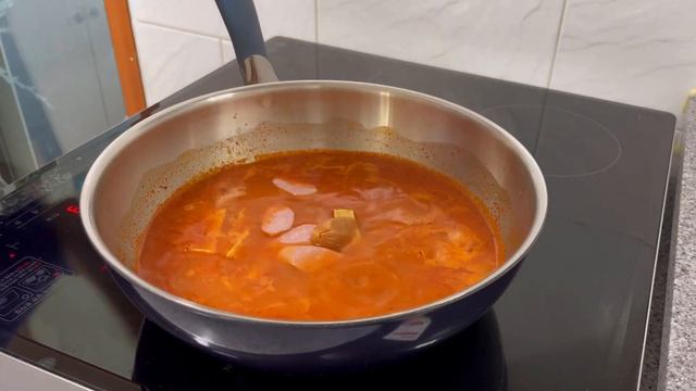 Rose tteokbokki made with Chinese noodles[korean food смотреть онлайн