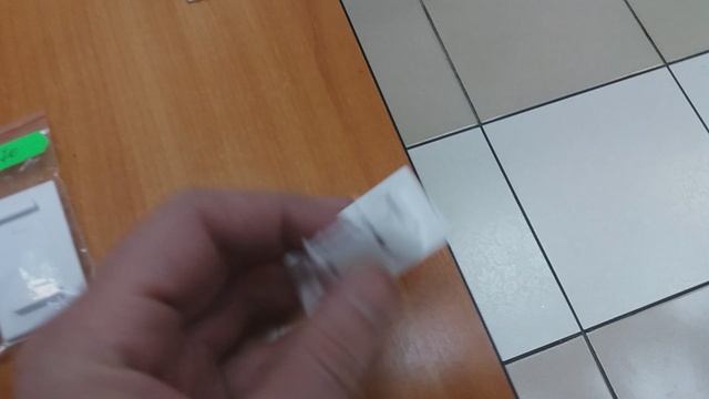 Кронштейн для установки рулонных штор на скотч. На глухое окно смотреть онлайн