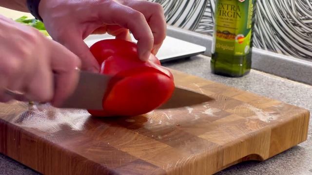 Спасает в жару освежающий летний суп гаспачо. Готовим на блендере WOLLMER G522 katana смотреть онлайн