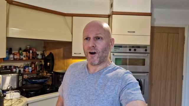 New CATHEDRAL CITY Our Festive Cheese Toastie in ICELAND Food Review смотреть онлайн