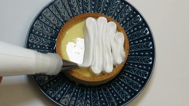 Lemon Meringue Tarts tartelettes / Citrónové tartaletky za ktorými sa blázni svet смотреть онлайн
