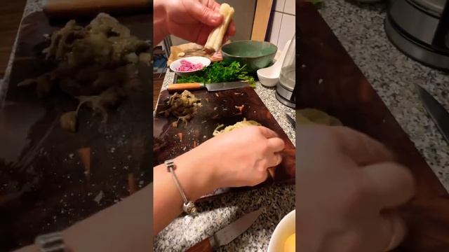 Грузинский салат с баклажанами и куриной грудкой, ваши гости съедят и еще рецепт просить будут смотреть онлайн