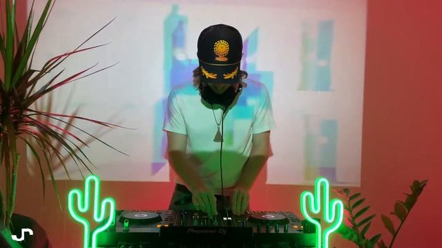 Unusual DJ Set : Flying Mojito Bros смотреть онлайн