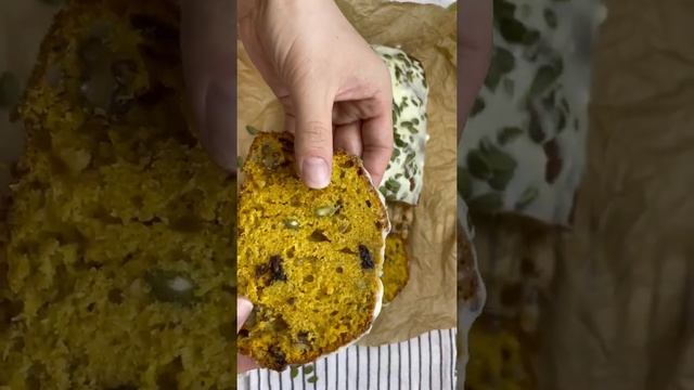 Full recipe on the channel. Полный рецепт на канале.#тыквенныйкекс #pumpkincupcake смотреть онлайн