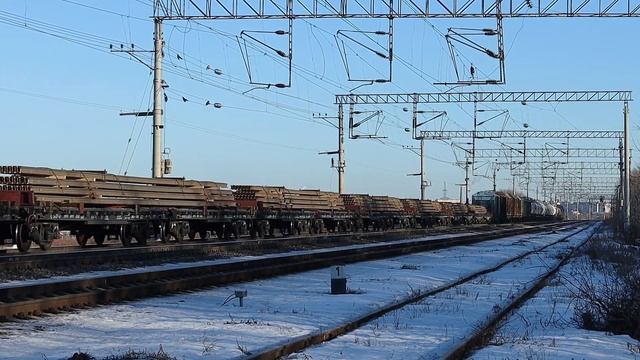 ВЛ80С-1461 с Грузовым поездом смотреть онлайн