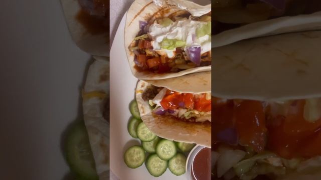 Tacos for dinner! #tacos #dinner #youtubeshorts #food #foodie смотреть онлайн