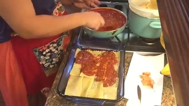 OUR FAMILY'S EASY LASAGNA | Cooking Tutorials | *How Ines Rolls* смотреть онлайн