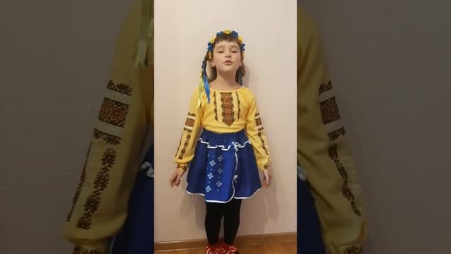 "Ой, лопнув обруч" - українська народна пісня. Софія Кулеша смотреть онлайн