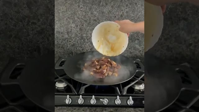 ТЁПЛЫЙ САЛАТ ПО ТАЙСКИ смотреть онлайн