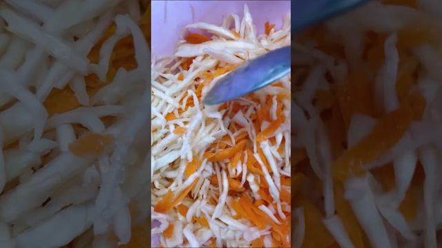 Салат с капустой и морковью😍 #вкусныйрецепт #food #еда #recipe #рецепты #салат# #salad #shorts смотреть онлайн