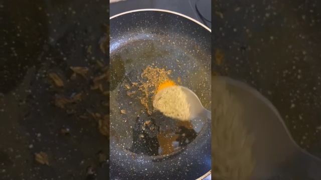 Creamy Mushroom Curry | क्रीमी मशरुम करी #shorts #viral #youtubeshorts #youtube #trending #food смотреть онлайн