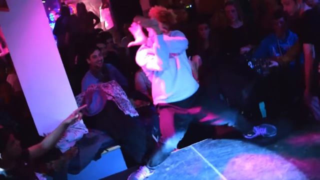 step 4 : Unda Flava - Saint des seins - DNL смотреть онлайн