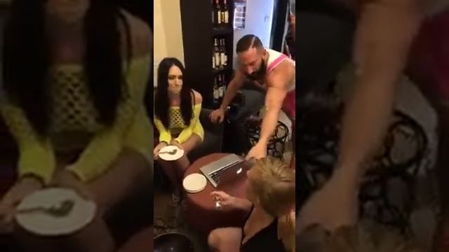 Holli & Michael Facebook Live 7 25 17 4 смотреть онлайн