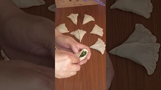 wir bereiten Knödel vor.Способ лепки мантов #shorts #video #манты #рецепт #булочки #рек #recipe смотреть онлайн