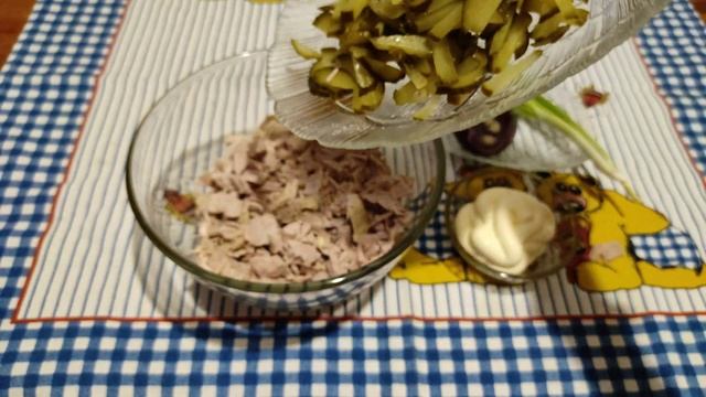 НЕРЕАЛЬНО вкусный САЛАТ из 4 ингредиентов!!!🎄🥗❄️ смотреть онлайн