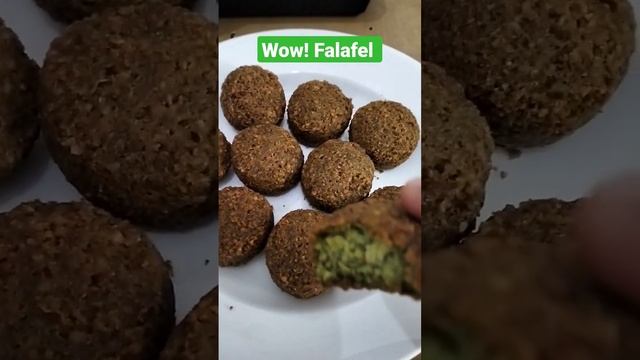 Falafel. Egyptian food. #ofwlife egyptianfood #falafel #falafelrecipe #egypt #food #food #ytshorts смотреть онлайн