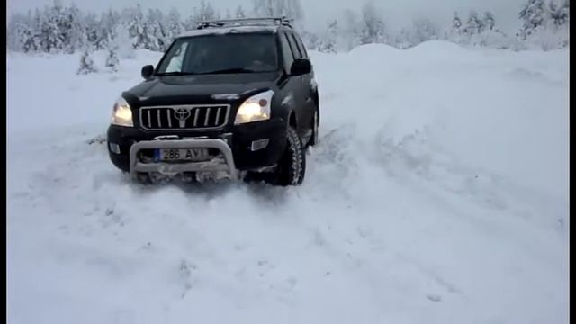 Pajero X-Trail LandCruiser in Snow смотреть онлайн