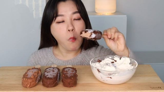 SUB) 매그넘 아이스크림 asmr 먹방 누텔라 생크림에 찍어먹어요! 2,000칼로리 먹방😅😅 Magnum ice cream ASMR Desserts Nutella Mukbang смотреть онлайн