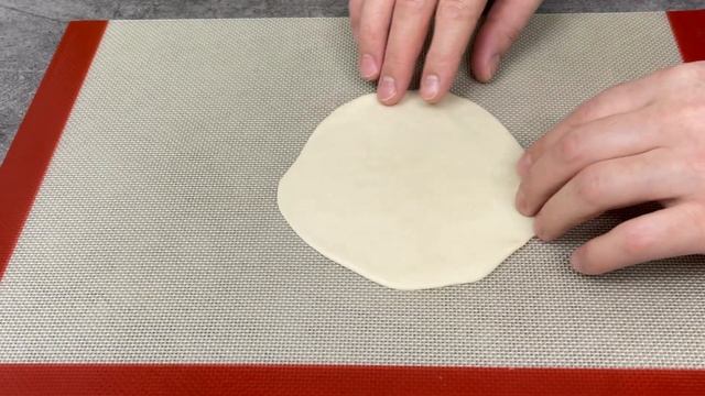 Cox serfeli, az erzaqla, lezzetli qelyanalti. Чебуреки с курицей, сочный и вкусный. смотреть онлайн