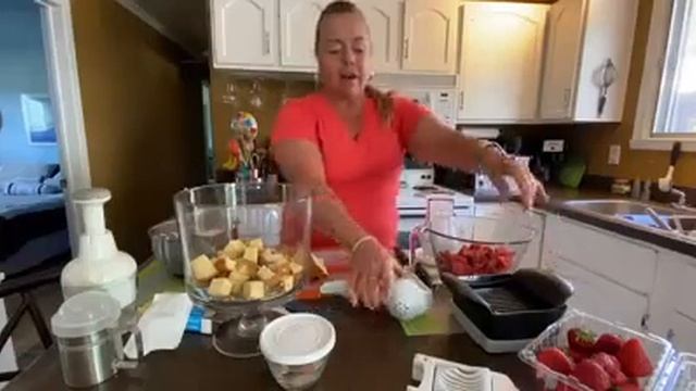 Strawberry Cream Trifle ~ Pampered Chef recipe~ Cooking with Heather Hall смотреть онлайн