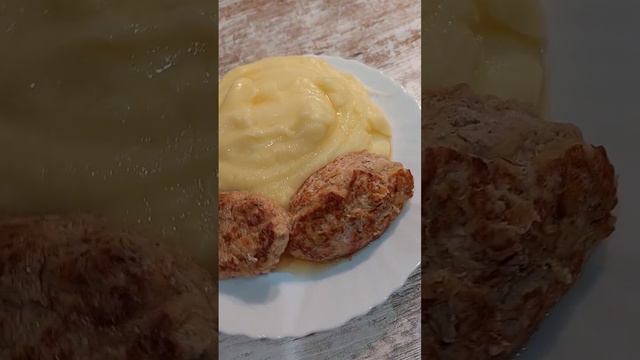 😄#котлеты #пюре #котлетыспюрешкой #food #вкуснопросто #еда #жизньзагородом #вкусно смотреть онлайн