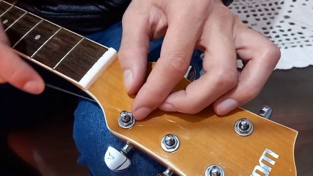 Como Trocar as Cordas do Violão Passo a Passo смотреть онлайн