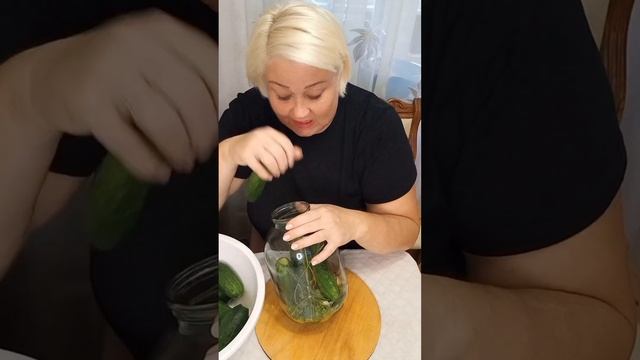 #огурцы малосольные на минералке смотреть онлайн