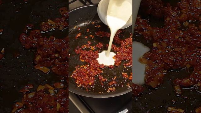 Bella Hadid Bacon pasta смотреть онлайн