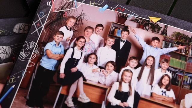 Выпускной альбом 4 класс, школьная фотосъемка в классе и на улице. смотреть онлайн