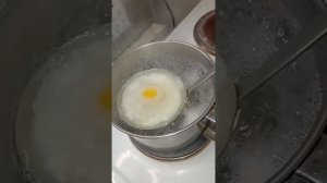 Яйцо🍳 ПАШОТ в поварëшке/Очень просто👍