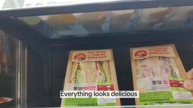 Korea convenience store🇰🇷 food challenge what can you buy for ￦10,100 (less than $7.6) KOREA VLOG смотреть онлайн