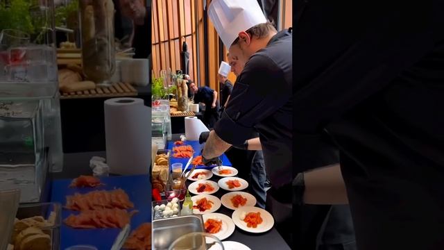 Необычная подача и потрясающий вкус🔥 Только так на наших мероприятиях #shorts #food#кейтеринг#short смотреть онлайн
