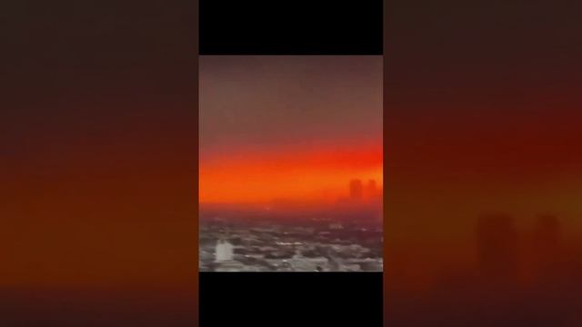 В Лос-Анджелесе заметили жуткий кроваво-красный рассвет смотреть онлайн